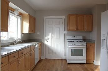 5th image of 155 E Kelsey Ave