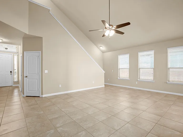 16440 Pienza Dr — Photo 4