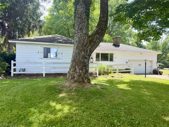 2597 Seifert Lewis Rd SE, Hubbard, OH 44425
