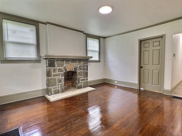 355 Dixie Broadway — Photo 2