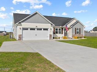 206 Trophy Ridge Dr, Richlands, NC 28574