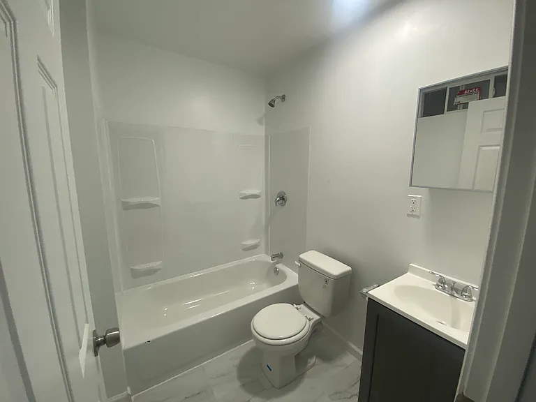 13000 Buckeye Rd #10 — Photo 4