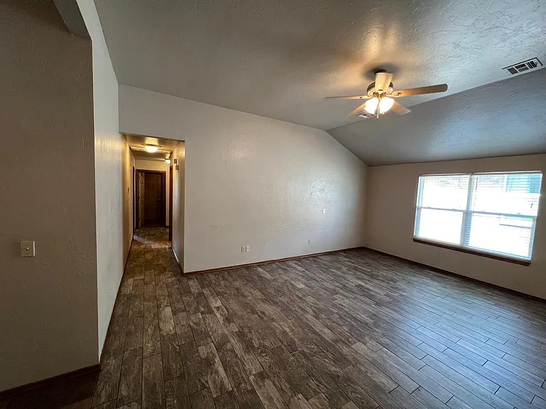 11810 SW 15th Way — Photo 11