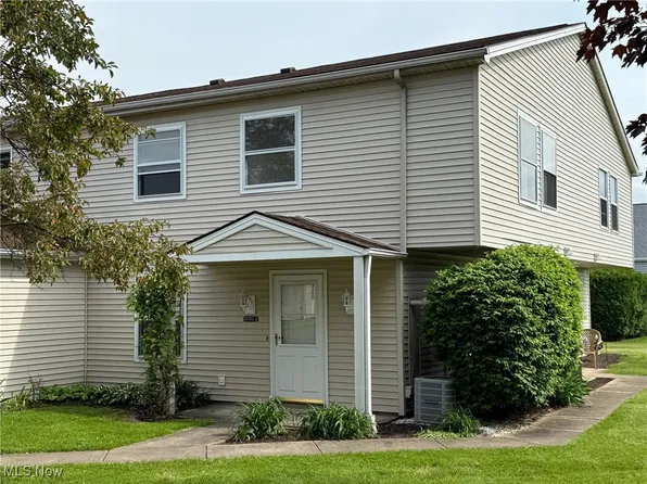3092 Ivy Hill Cir Unit D, Cortland, OH 44410