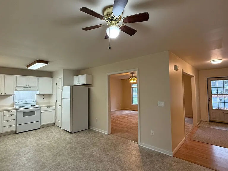 8607 Leslie Ct — Photo 2