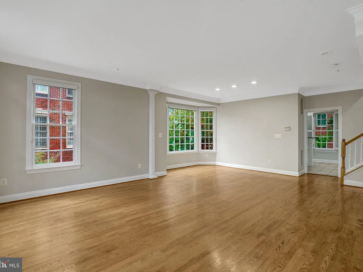 3 bed, 3.5 bath, 2315 sqft, $6,300 — Photo 4