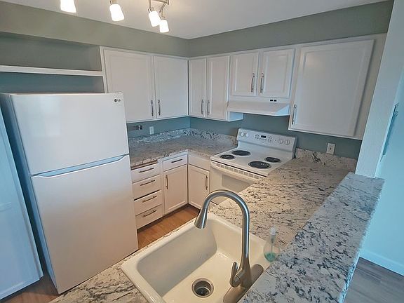 5th image of 1301 S Puget Dr APT A24