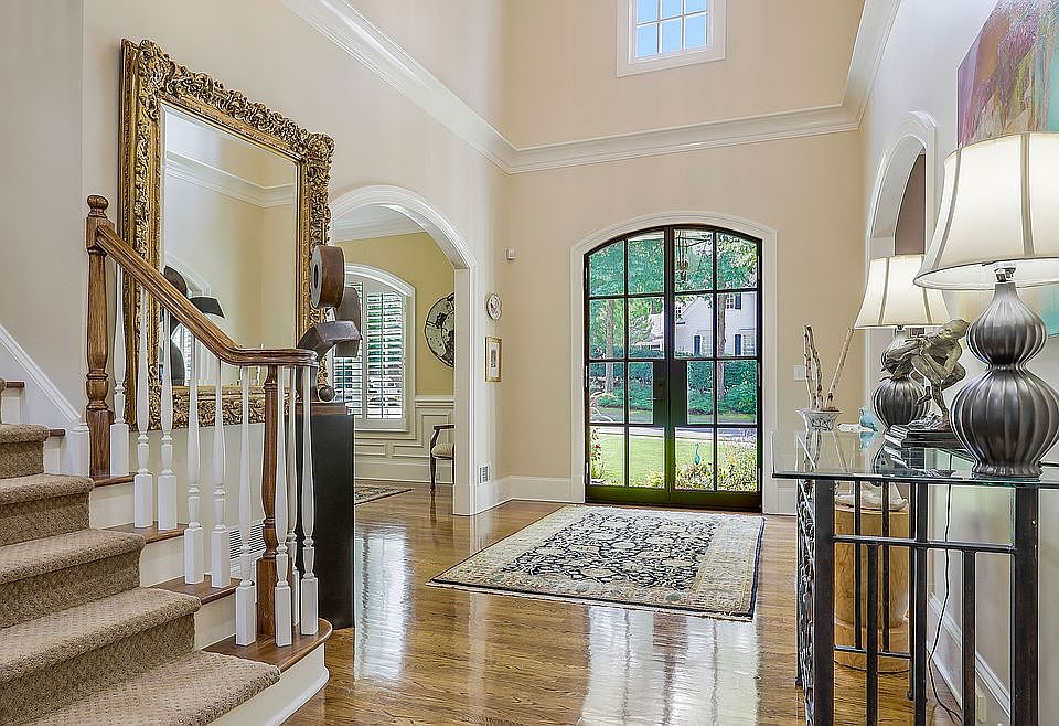 2nd image of 815 Haven Oaks Ct NE