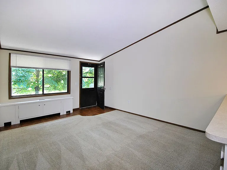 Surrey Park Apartments — Photo 13