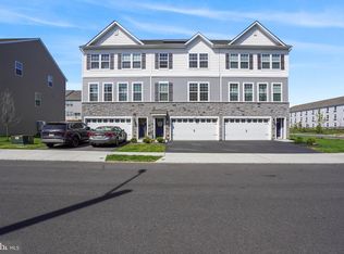 33 Sisters Farmstead Rd, Mount Laurel, NJ 08054