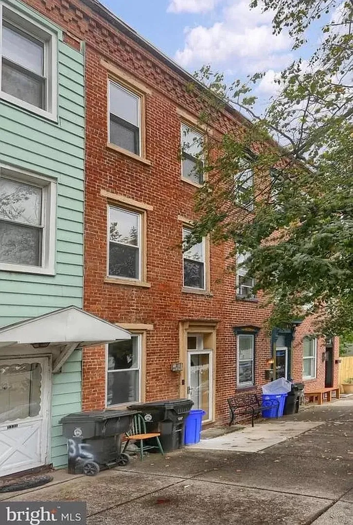Spacious 3 Bedroom on 2nd — Photo 2