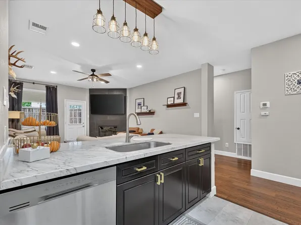 1305 Eagle Wing Ln, Denton, TX 76210