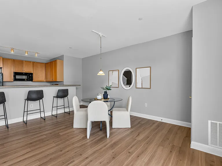 1920 N Farwell Ave #403 — Photo 15
