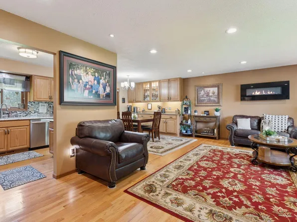 9217 W River Rd, Brooklyn Park, MN 55444