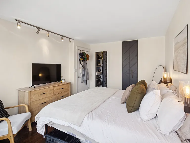 30 E Huron St #2808 — Photo 8