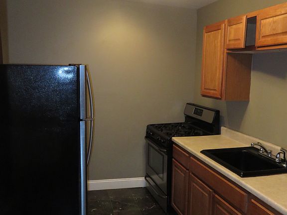 4th image of 175 Liberty St #1