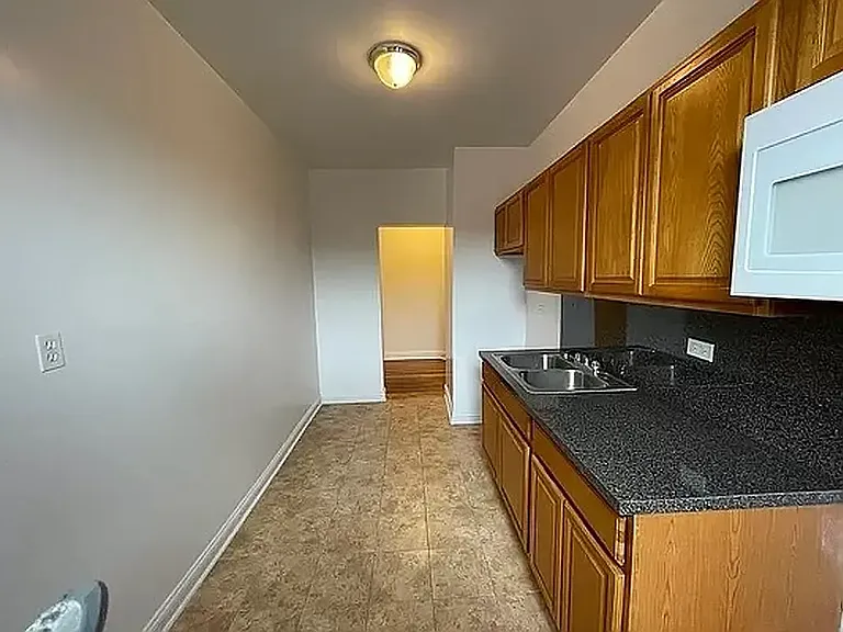 712 Crown St #4F — Photo 3