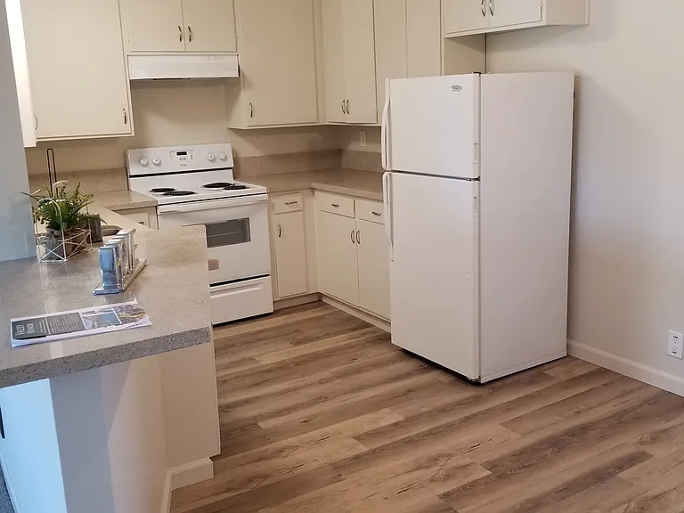 Valley Manor Apartments — Photo 14