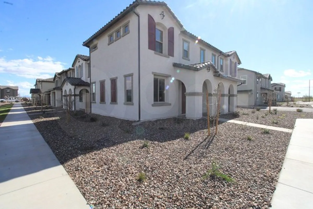 4 bed, 2.5 bath, 1846 sqft, $2,150 — Photo 2