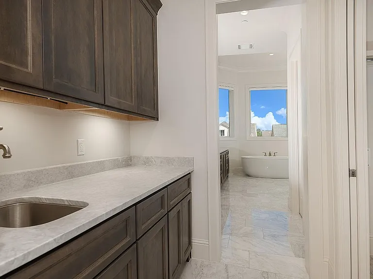 2503 Lake Front Cir — Photo 15