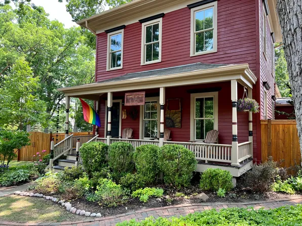 165 Elizabeth St, Saugatuck, MI 49453