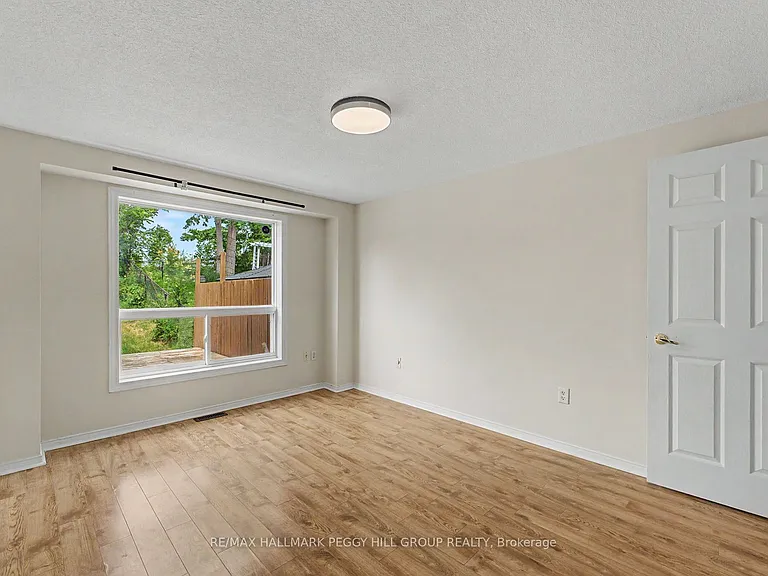 334 Dunsmore Ln — Photo 3