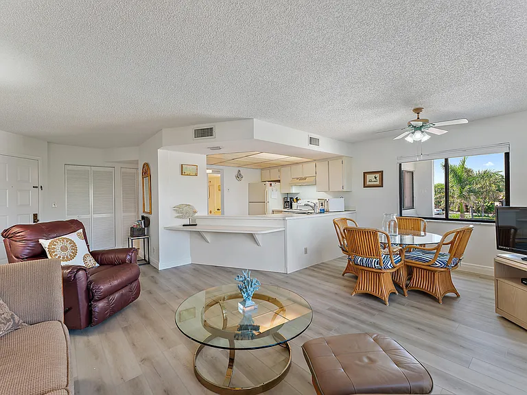 1605 S US Highway 1 #B201 — Photo 6