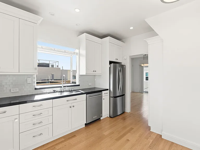 1924 Filbert St #2 — Photo 8