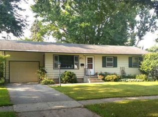 709 Decorah Ave, Decorah, IA 52101