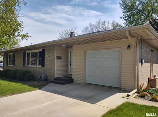 808 Sheridan Rd, Pekin, IL 61554