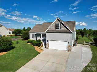 141 Logan Ridge Dr, Statesville, NC 28677