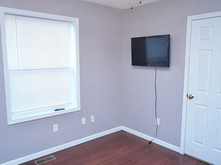 2427 Lindsay Rd — Photo 7