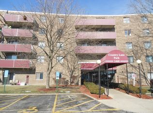 1460 Fairlane Dr APT 310, Schaumburg, IL 60193