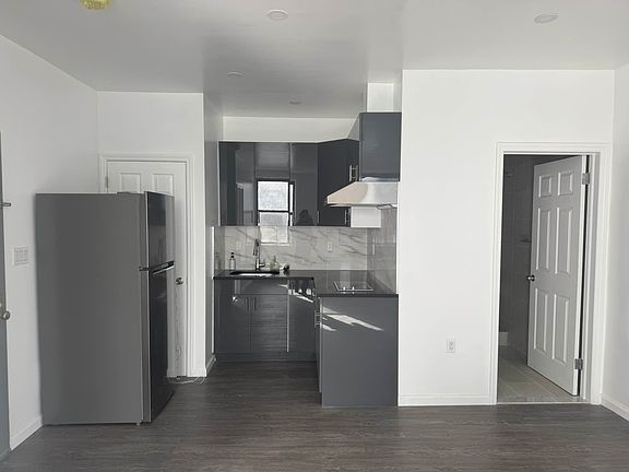 3rd image of 106 Rivington St #2F