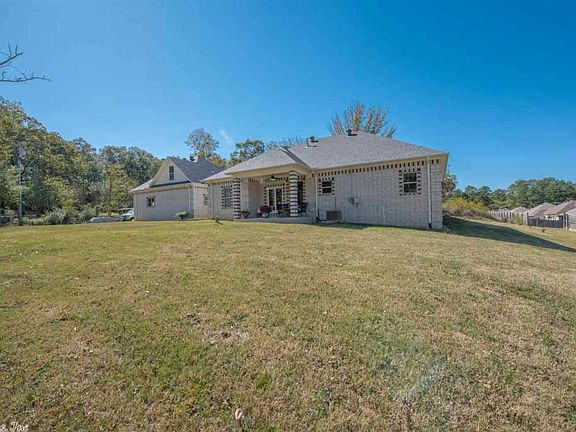 5th image of 2201 Hickory Dr