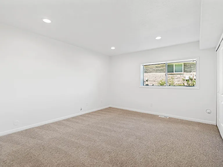 1241 Cambridge Ct — Photo 5