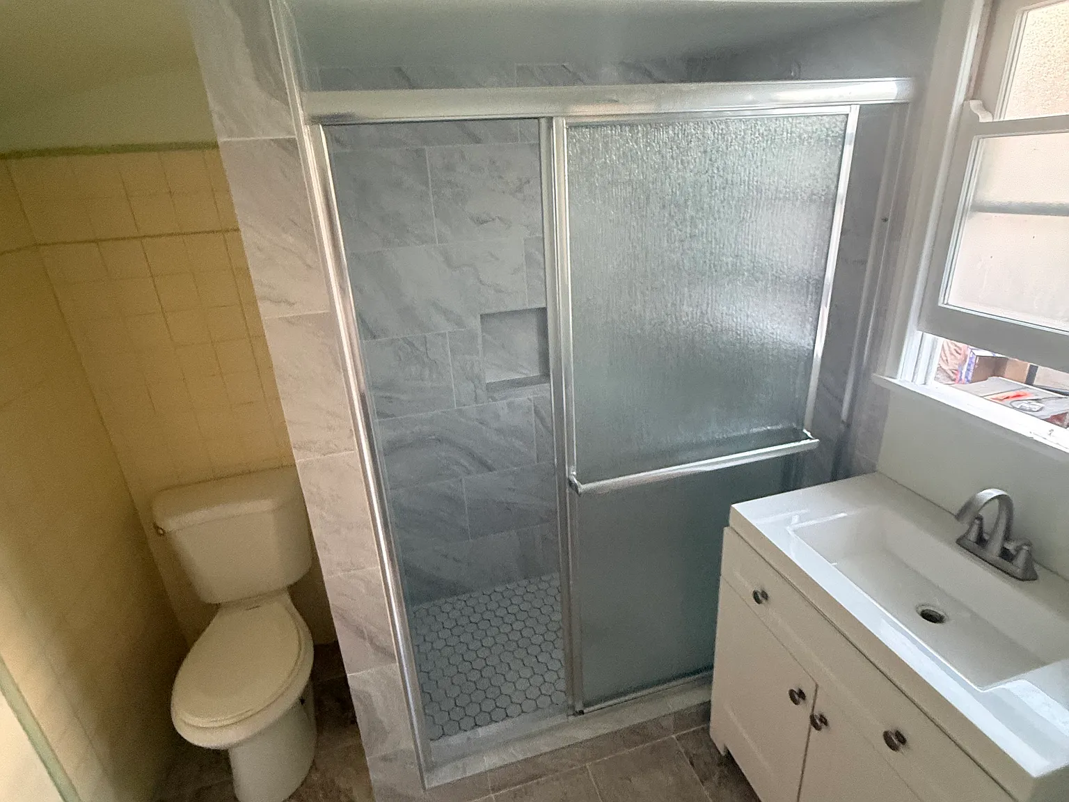 3 bed, 1136 sqft, $4,200 — Photo 2