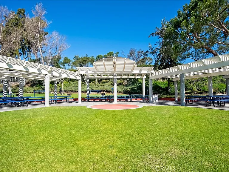 11 Paloma Dr — Photo 25