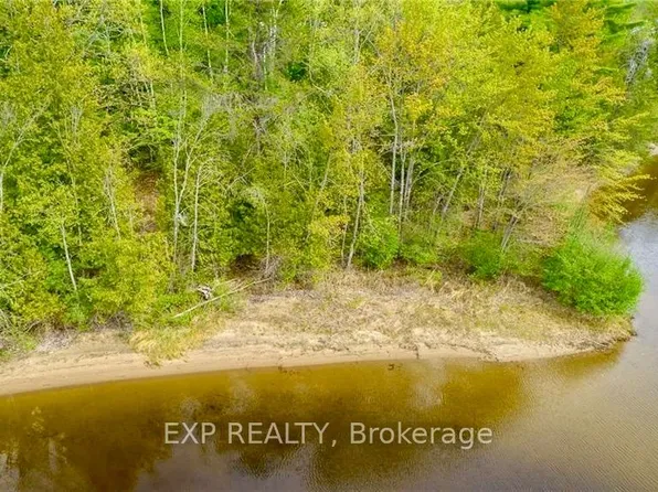 39 Greenway Dr, Whitewater Region, ON K0J 2L0