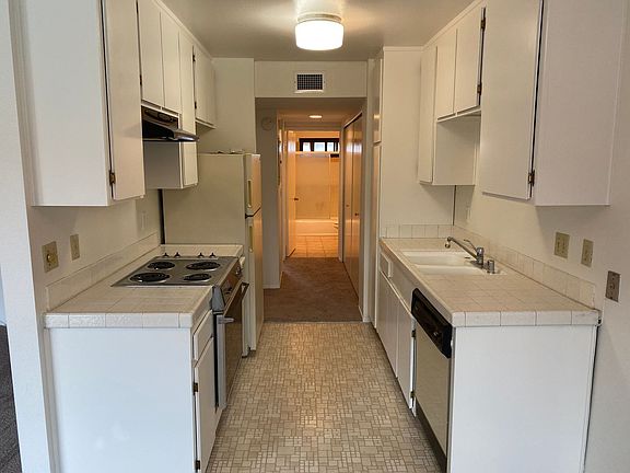 4th image of 3865 Leland St