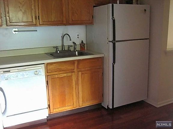 5th image of 108 E Passaic Ave