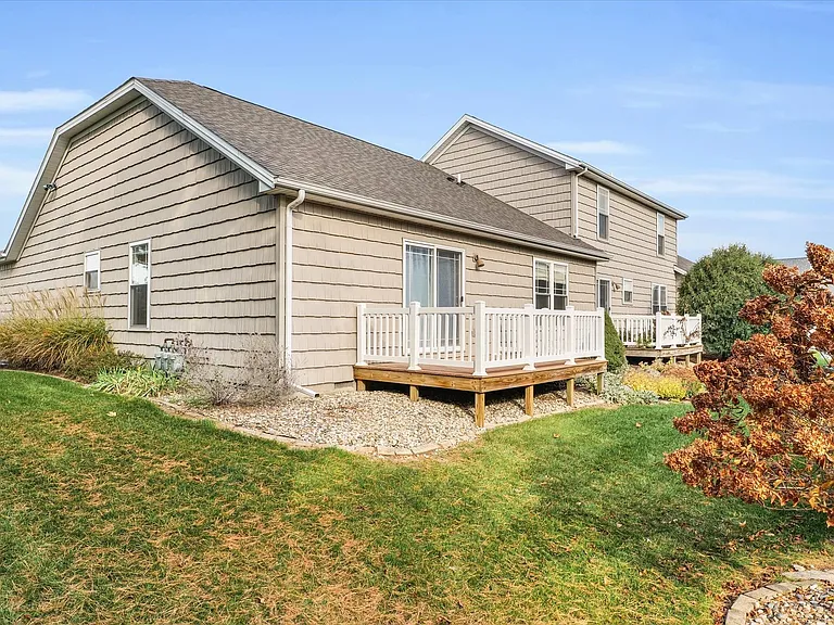 1701 E Amber Ln #1 — Photo 2