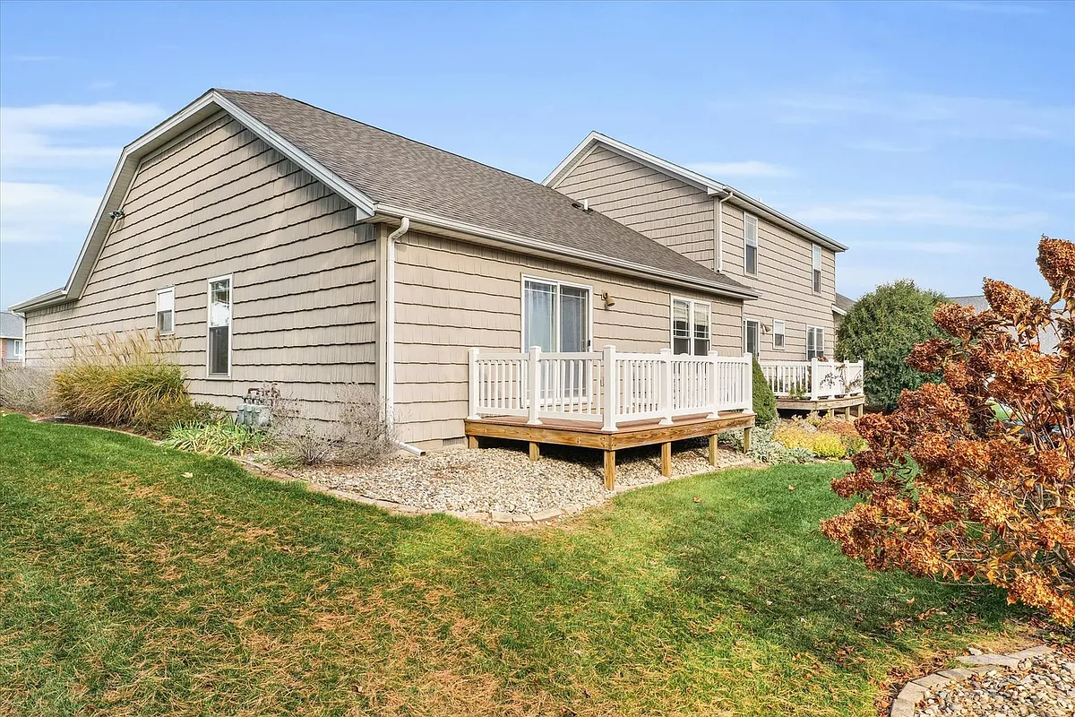 Building Photo - 1701 E Amber Ln #1