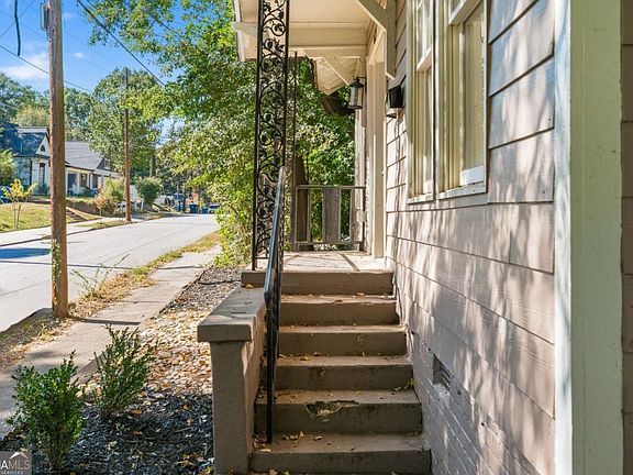 5th image of 673 Pearce St SW