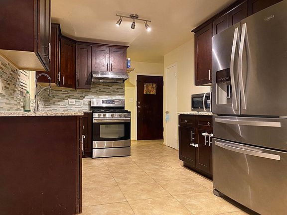 5th image of 6207 N Sacramento Ave #2