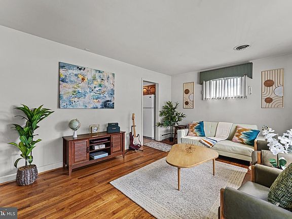 4th image of 8616 Dovedale Rd