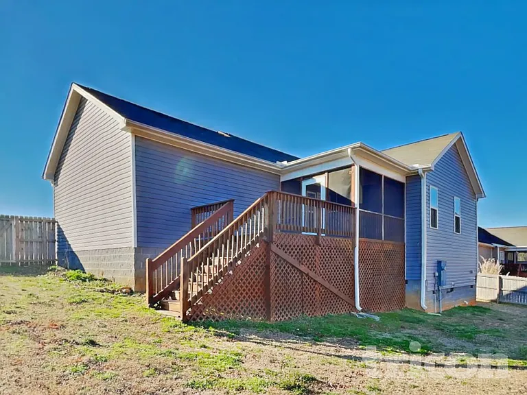 302 Oxfordshire Dr — Photo 16