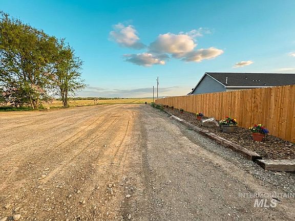 3rd image of 25792 River Rd