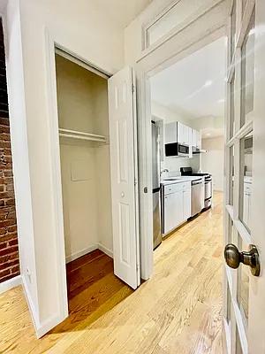 Rented by HOLTON REAL ESTATE INC. | media 15