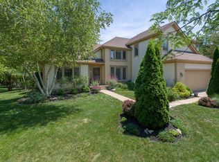 5685 Beechmont Dr, Lewis Center, OH